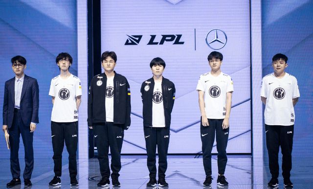 场上裁判手 场上裁判手